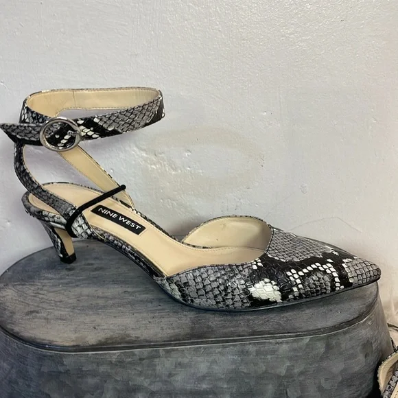 #0172 Nine West Black and Gray Snakeskin Low Heels with Wrap Ankle Strap-6.5 - Picture 2 of 11